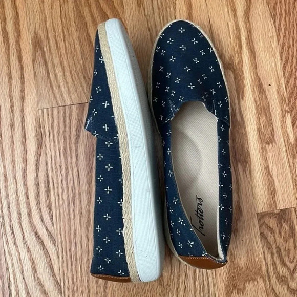 Trotters Comfort Espadrilles 8M Navy Cloth White Design Rubber Sole Jute Detail - Picture 3 of 7